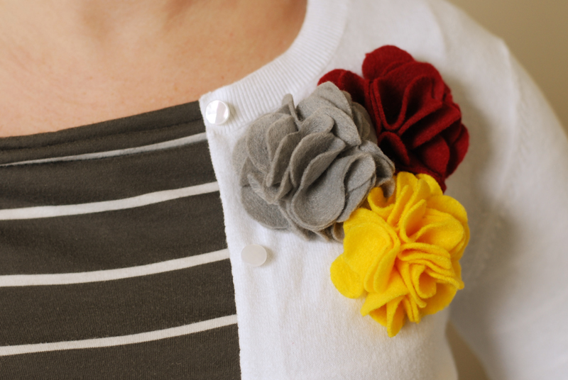 you + me make a felt flower pin