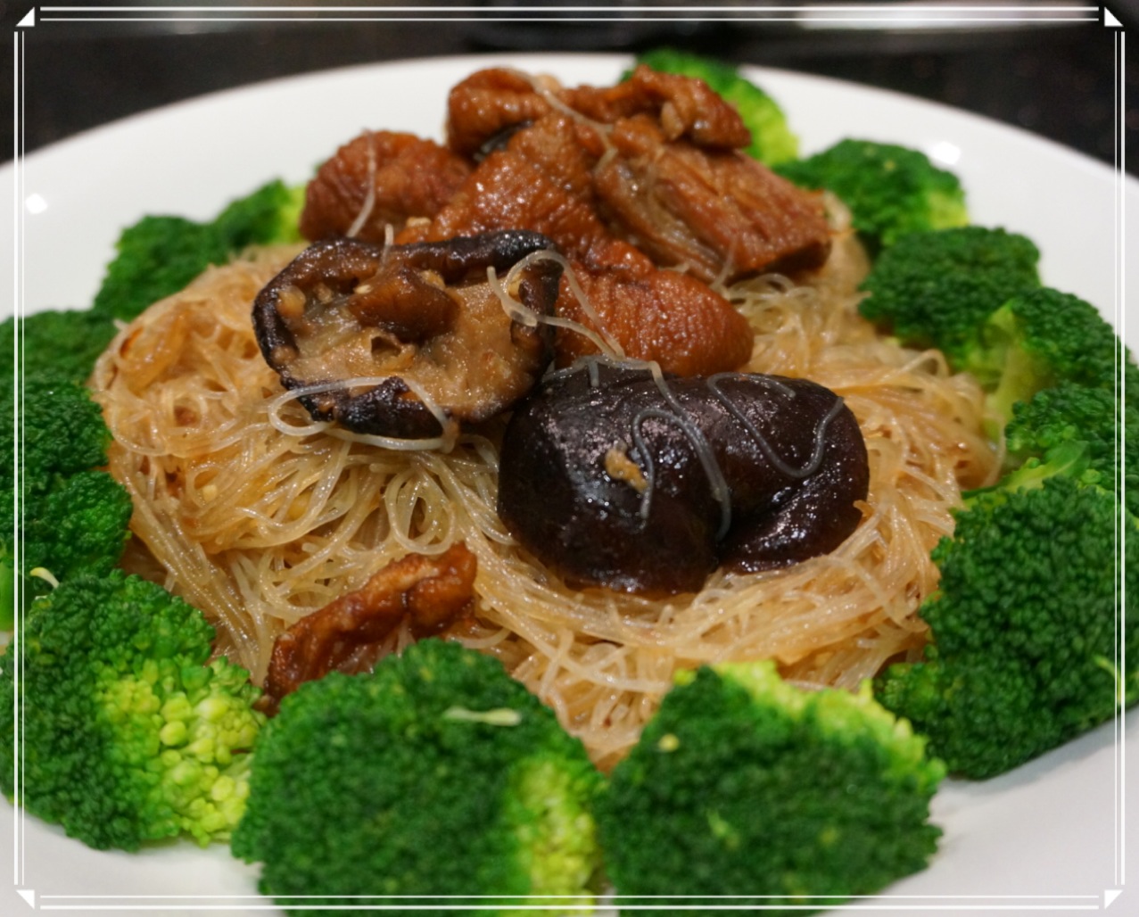 Braised Pork Trotters Bee Hoon 猪脚米粉 Cash Palace