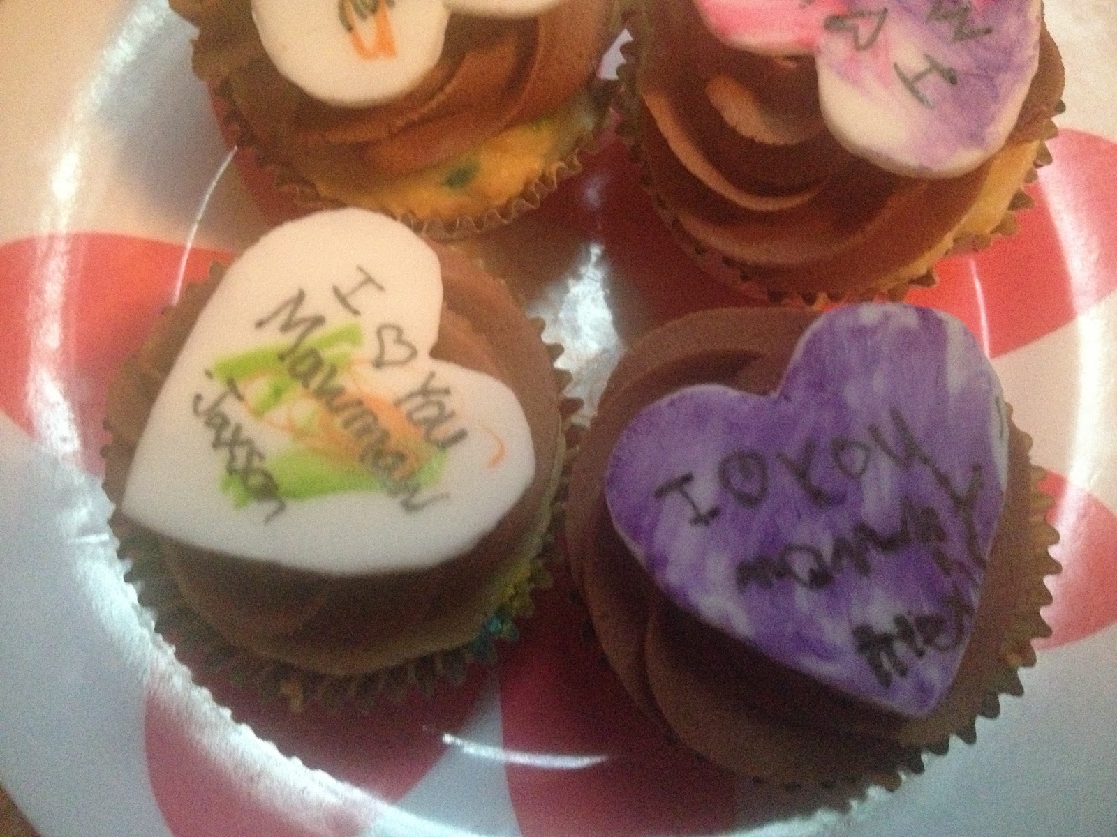 Kids Decorating Cupcakes