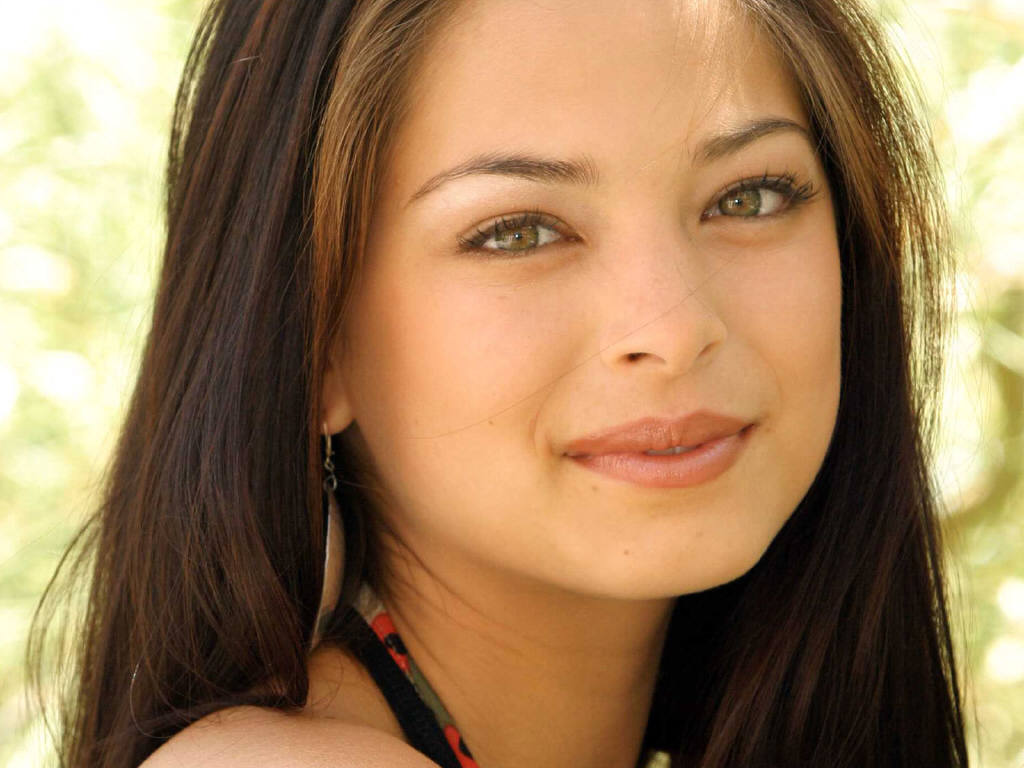 http://1.bp.blogspot.com/-pgD8uu4F8nc/Tdq6zhf2mYI/AAAAAAAAAuo/67SxYyntkBk/s1600/Kristin-Kreuk.jpg