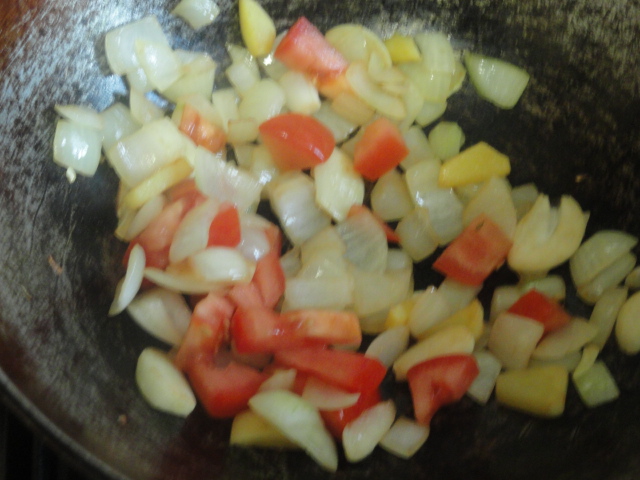 Roast onion,tomato,ginger,garlic