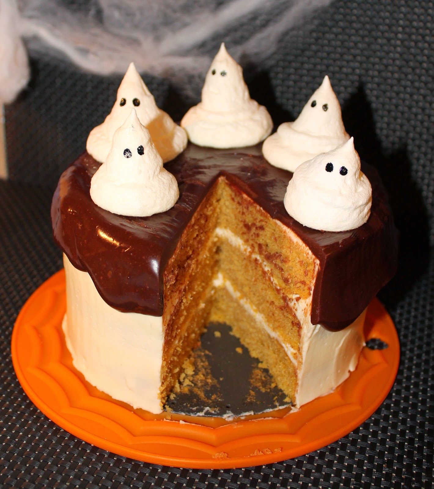 Por las nubes cocinando HALLOWEEN cake!