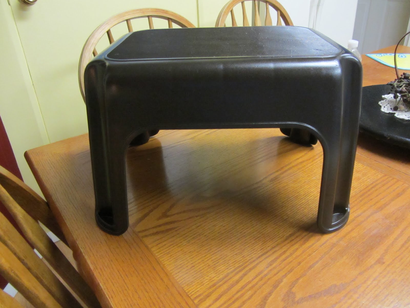 My Heart is Always Home: Pinned it, Made It: Spray Painting Plastic Stools