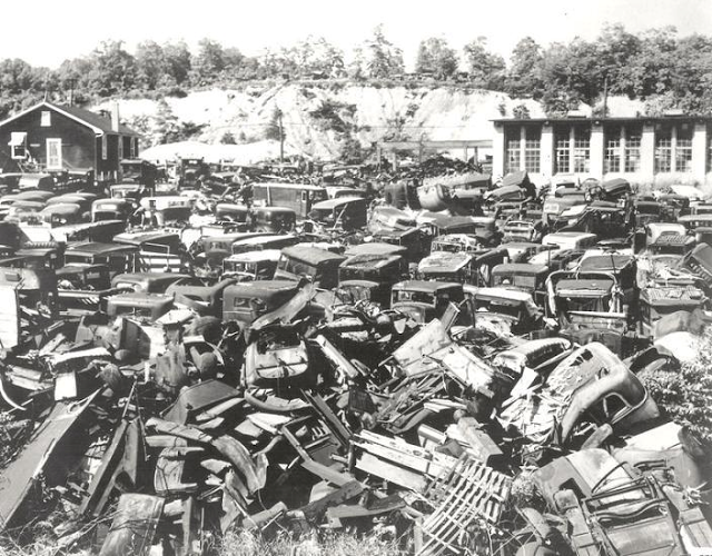 50 Vintage Photos of Classic Car Salvage Yards and Wrecks from between