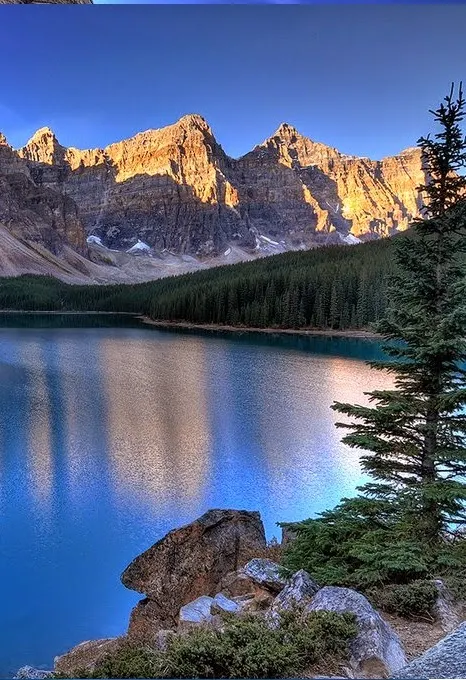 Moraine Lake,the Valley of the Ten Peaks