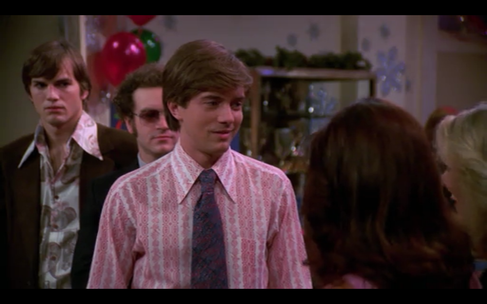 when jackie gets kicked off the cheerleading team she brings hyde and the gang to the high school christmas party to show off her older boyfriend and - That 70s Show Christmas Episodes when jackie gets kicked off the cheerleading team she brings hyde and the gang to the high school christmas party to show off her older boyfriend and - That 70s Show Christmas Episodes