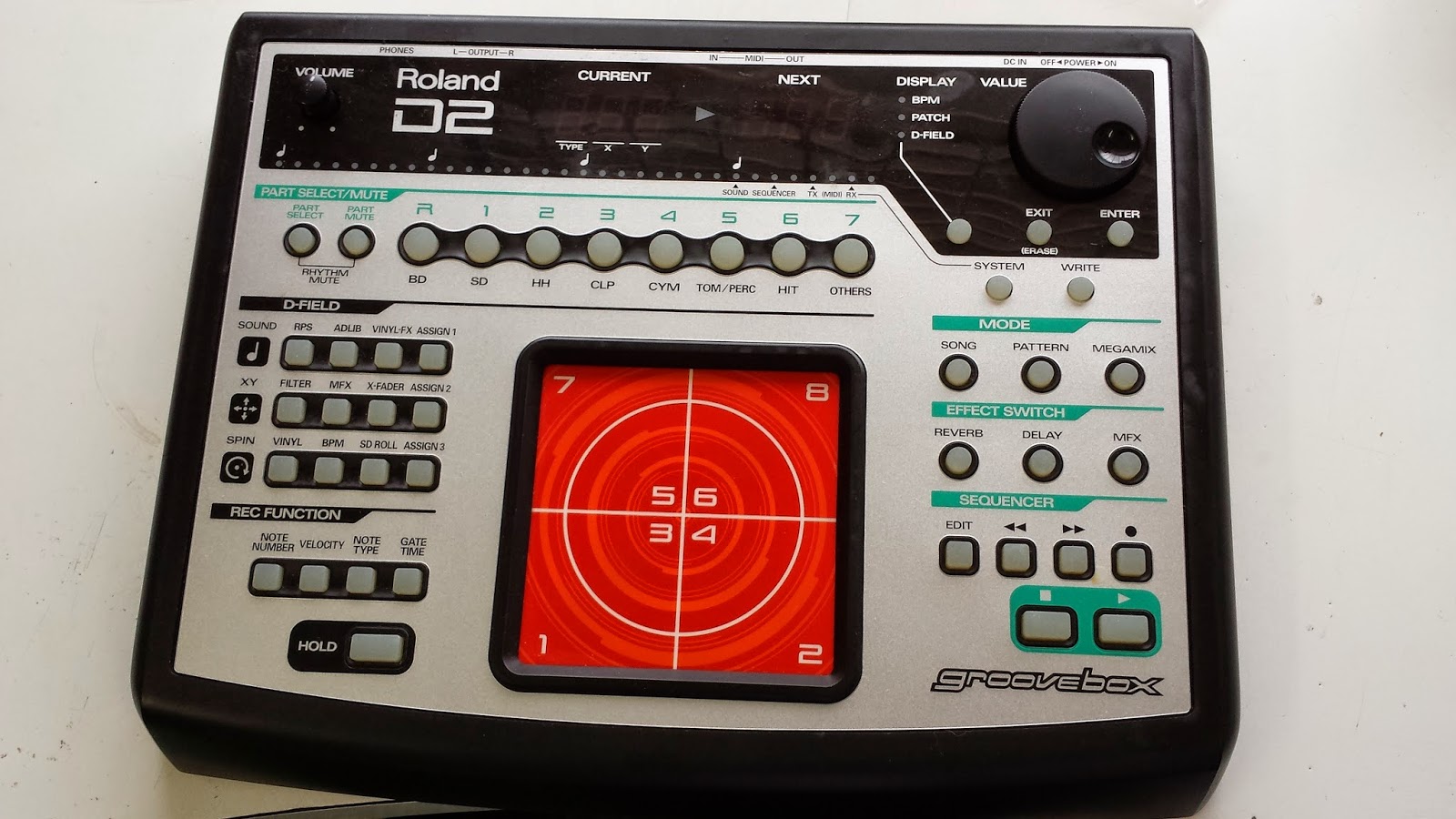 JonDent - Exploring Electronic Music: Roland D2 - Groove Machine