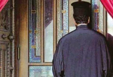Ο ιερέας αναφώνησε  Κλείστε τις πόρτες   Δεν θα φύγει κανείς πριν το δι ευχών   Αχαΐα