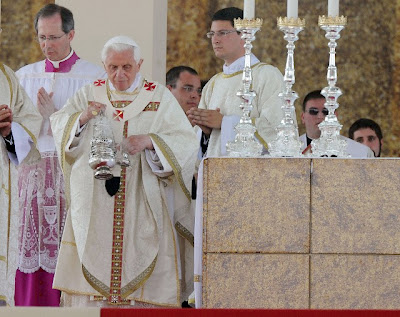 Pope Benedict XVI vestments Pope Benedict XVI vestments