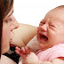 Τι να κάνετε για να ηρεμήσετε ένα μωράκι που κλαίει