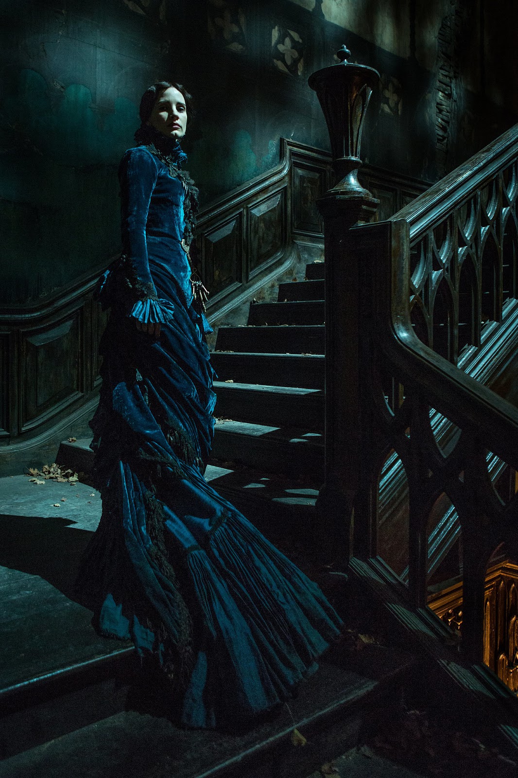 Crimson Peak Dressing Lady Lucille Sharpe. The Moth