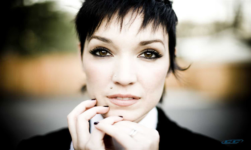 Sarah Macintosh - Current 2012 a self produced album biography and history
