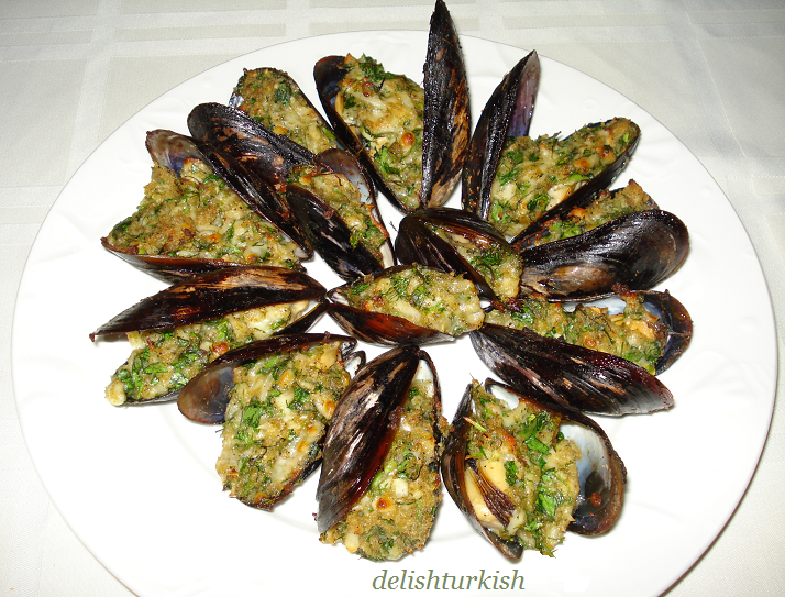 Delicious Turkish Food Recipes Stuffed Mussels (Midye Dolma)