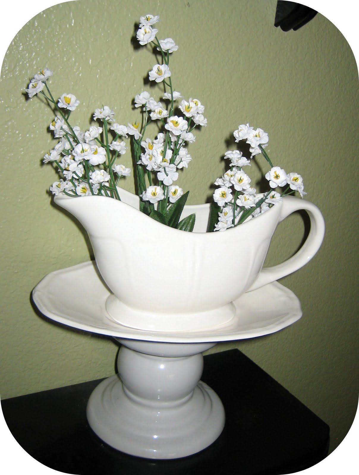 Peppermint Plum {White Pitchers with Flowers}