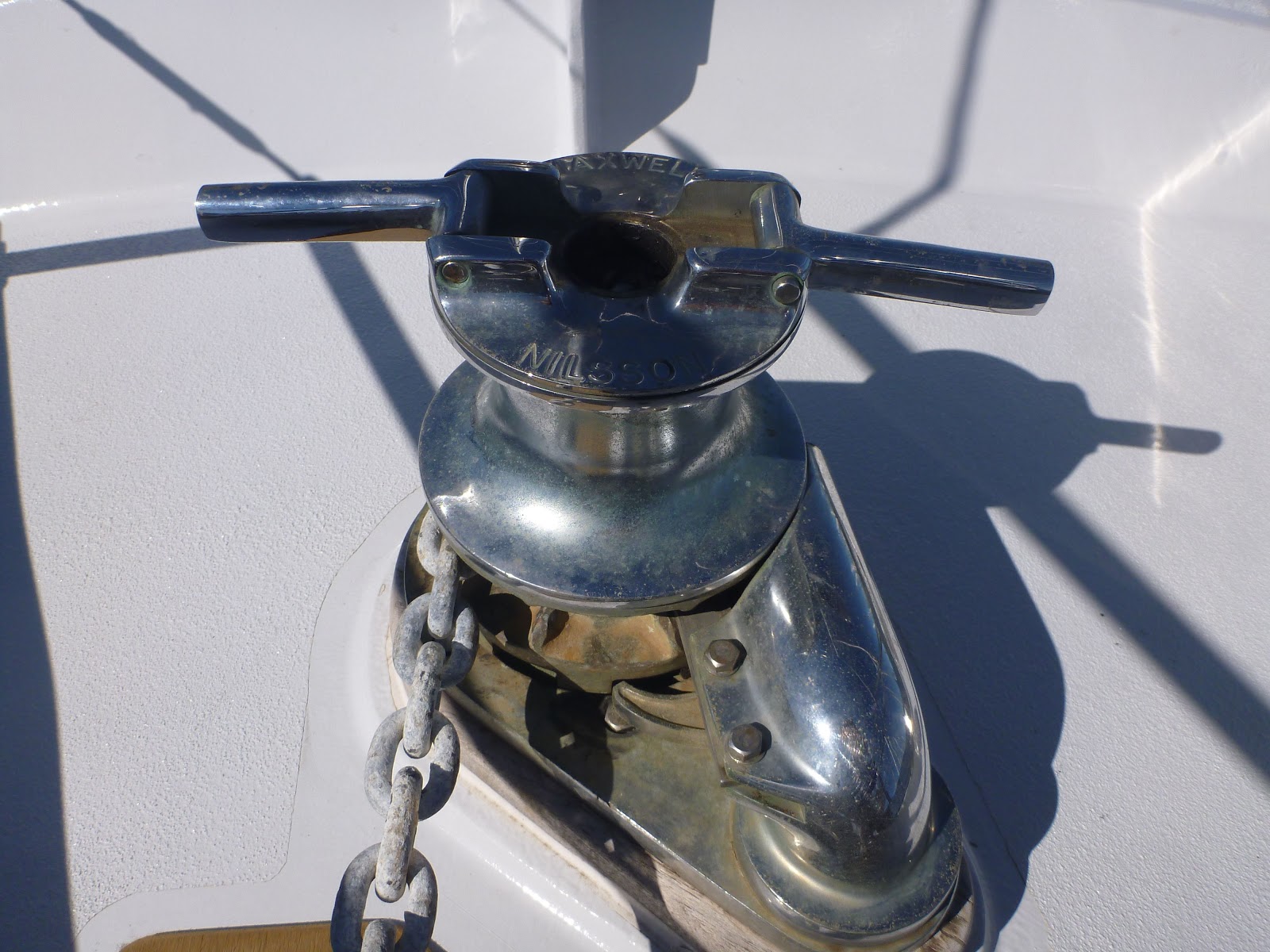s/v Casteele, Waterline 44, photos Windlass and Remote
