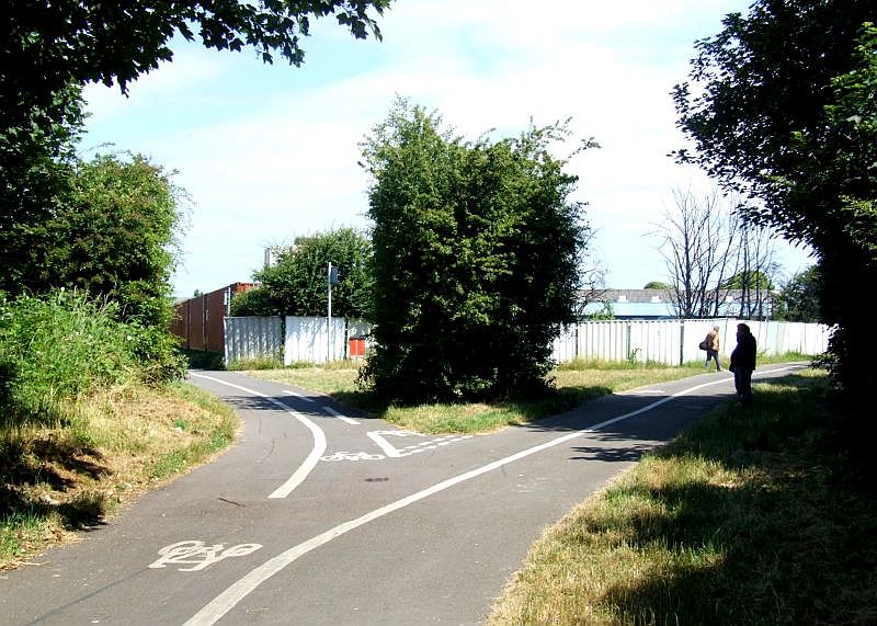 Trackbed/footpath Lear Road bottom of the triangle