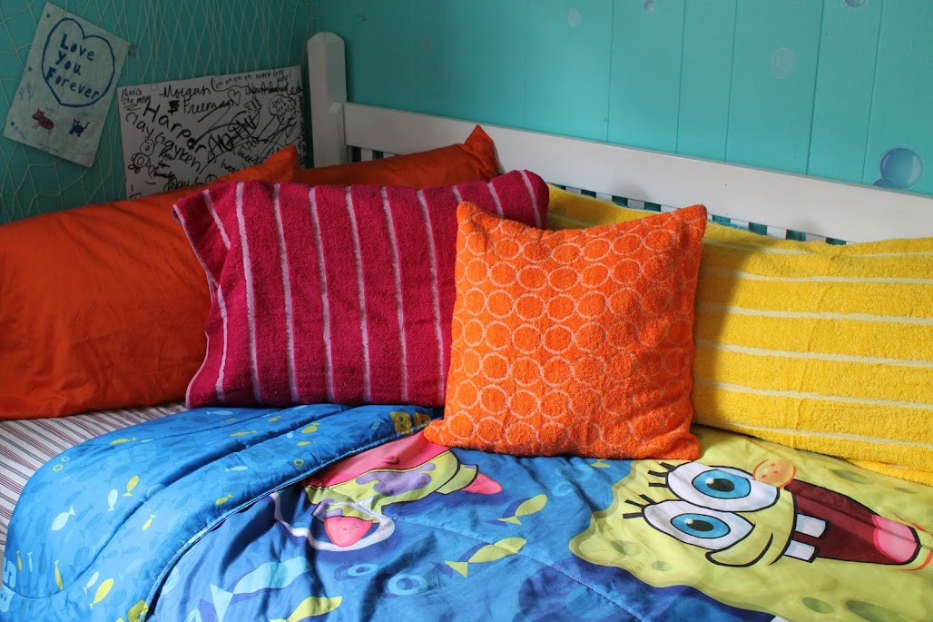 The Closet Intellectual How TosDay Room Redo & Beach Blanket Pillows*