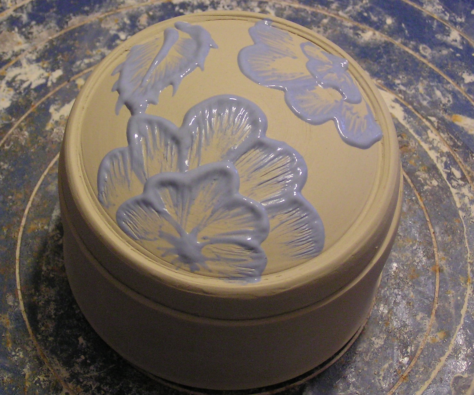 Fine mess pottery slip embroidery  i tried it Fine mess pottery slip embroidery  i tried it