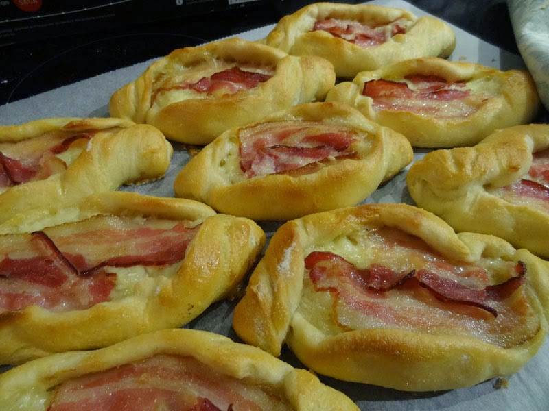 http://realgreekrecipes.blogspot.fi/2013/01/greek-peinirli.html