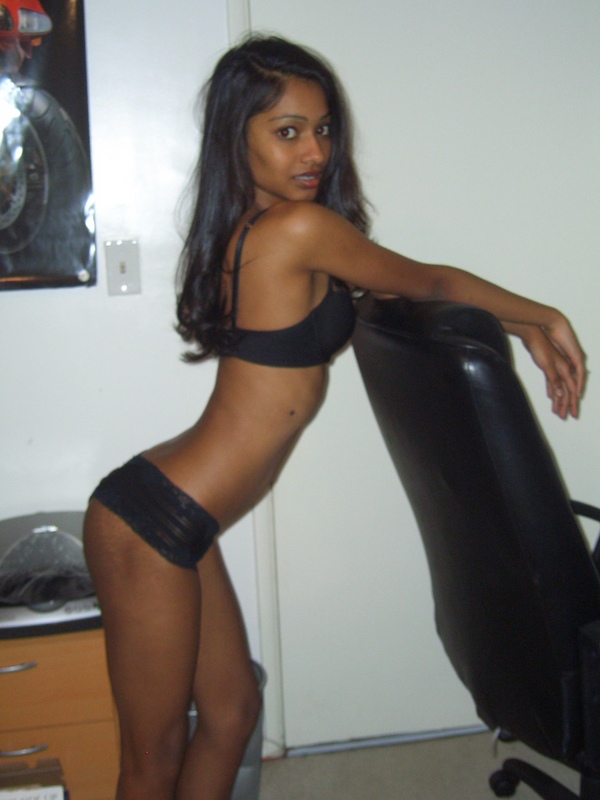 Sri Lankan Hot Office Girl