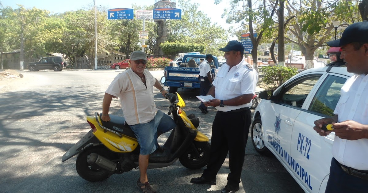 Resultado de imagen para fotos operativos para uso de casco en motocicletas en zihuatanejo