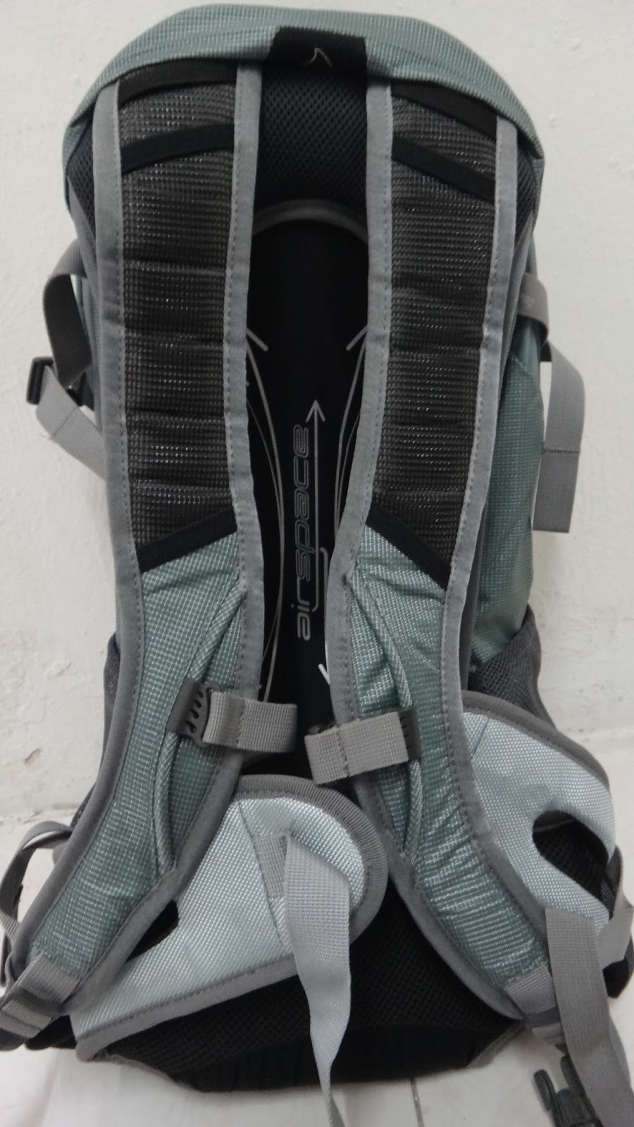 ORIGINAL BACKPACK HERE... ORIGINAL KARRIMOR AIRSPACE 25 HIKING BACKPACK