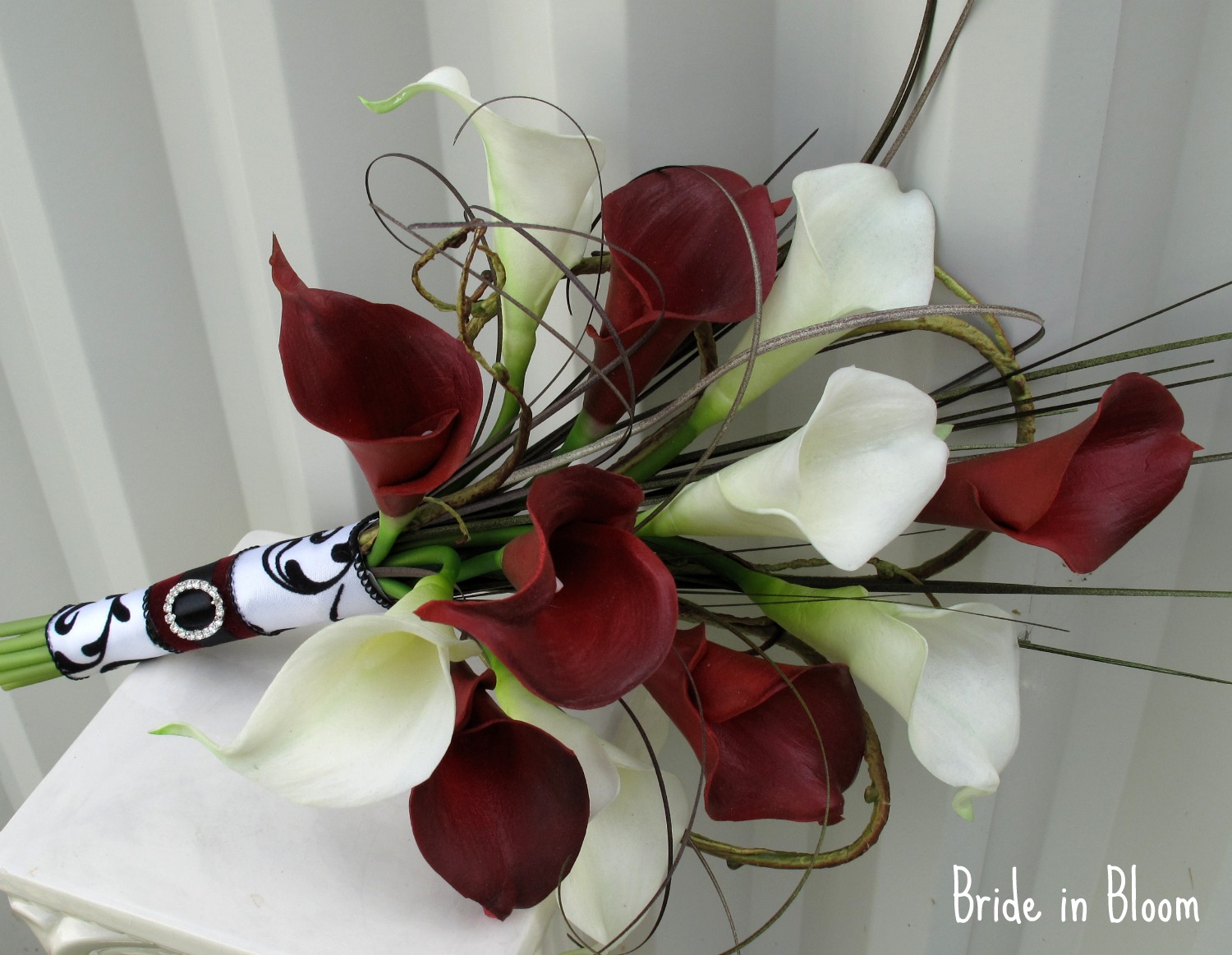 red+%2526+white+calla+bouquet+willow+%25