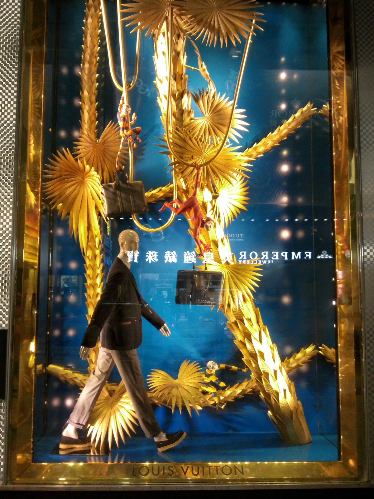 Lightning in Louis Vuitton window display - Harajuku - Gaming post