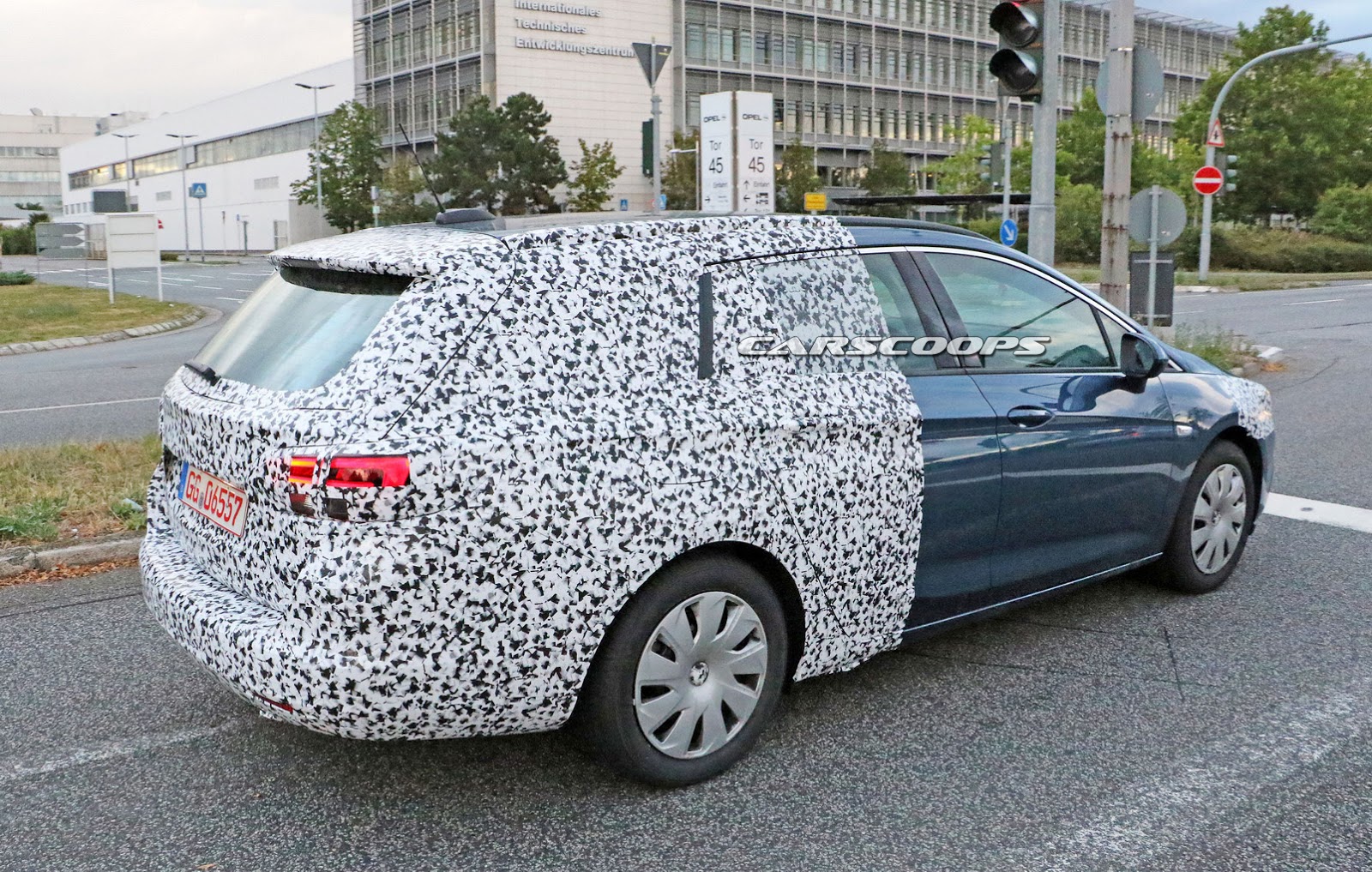 New-Opel-Astra-ST-6.jpg