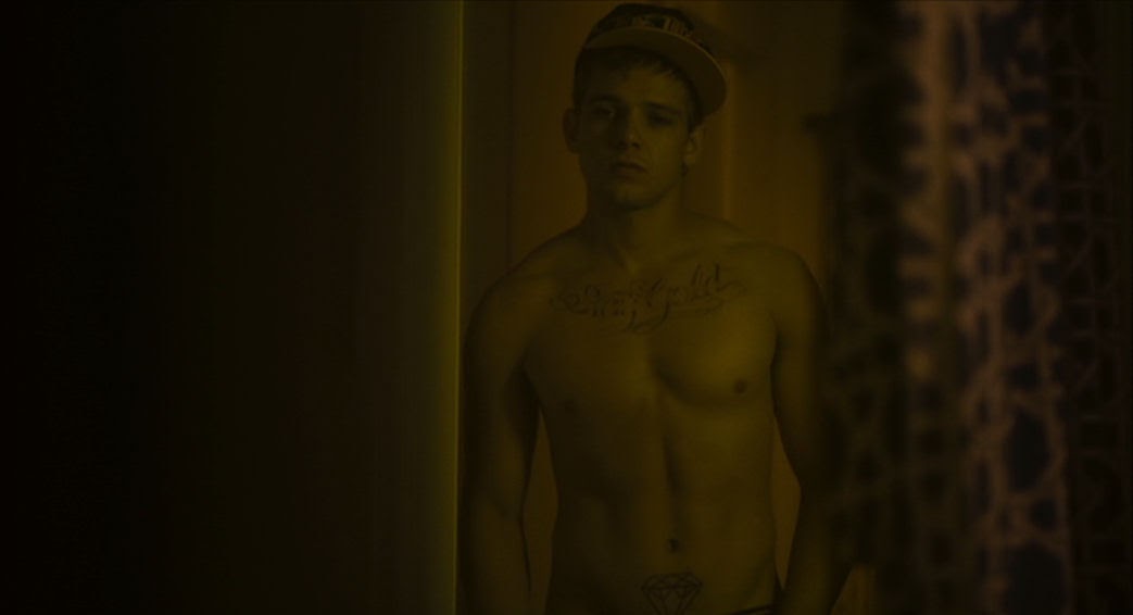 Max Thieriot - Shirtless in "Disconnect" .