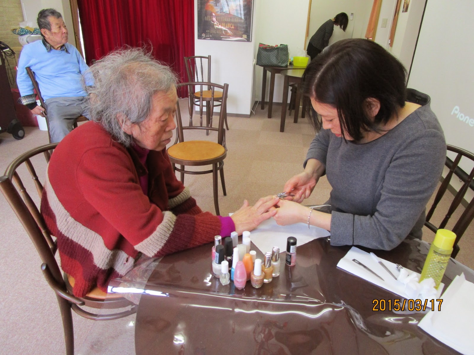 ここからブログ デイサービスセンター ここから倶楽部下新庄 3 17 本日のデイサービス マッサージ ネイルケアボランティア