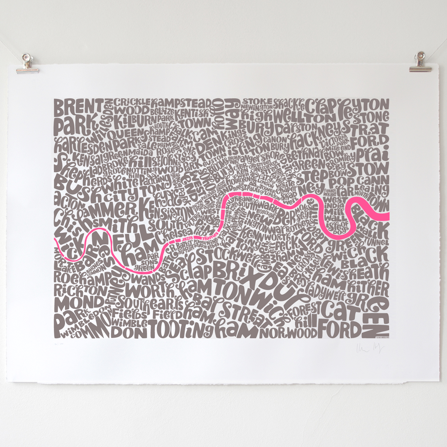 http://1.bp.blogspot.com/-q6kvUy8QCQI/UMMqZOsNoPI/AAAAAAAAAzs/QhHfQ4iV5a8/s1600/055+London+Map+Gray-Pink_01_03.jpg