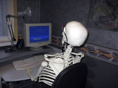 esqueleto+no+computador.jpg