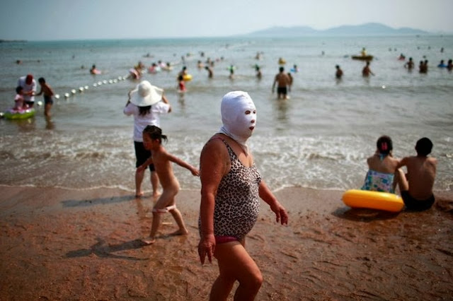 La última moda en las playas de China - Cara-kinis