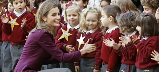 LA PRINCESA CON LOS NIÑOS DE LA SALLE