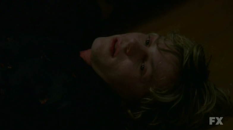 Hall  - Página 6 S01E06+Evan+Peters+as+Tate+Langdon+American+Horror+14