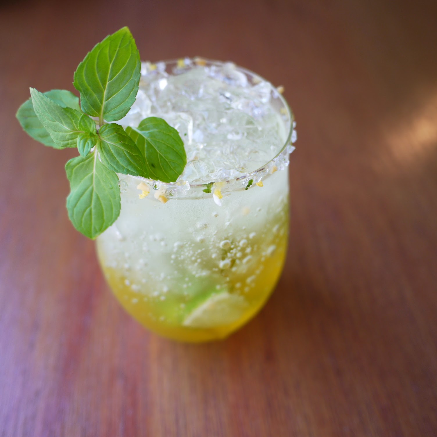 喫茶 軽食 アルコール キラキラ マンゴーモヒート