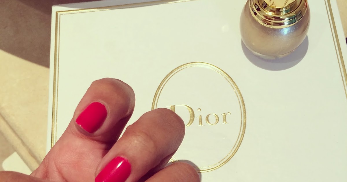 Manicure Monday: Christmas Manicure