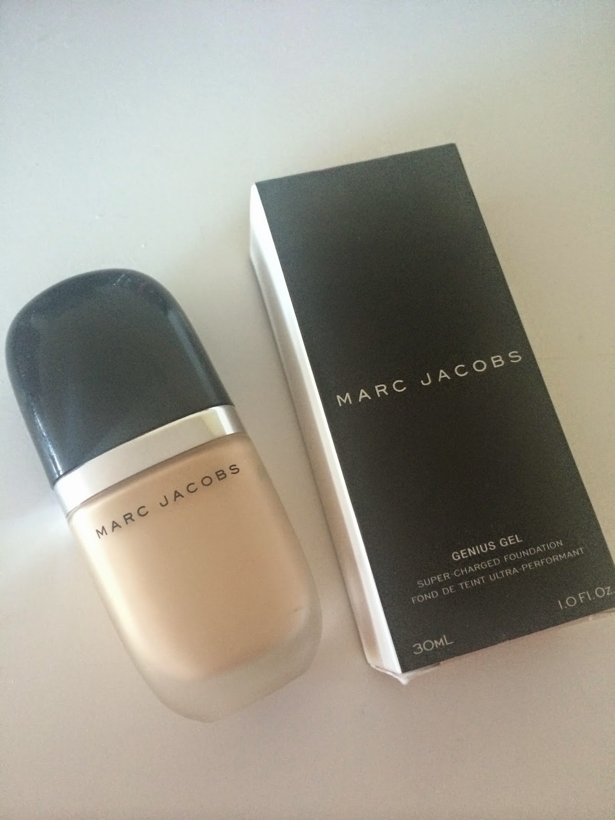 The Glamourelle Marc Jacobs Genius Gel Foundation Review