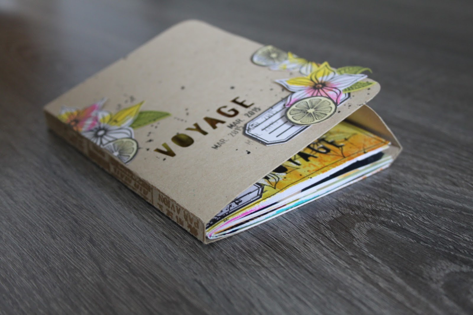 le blog de miniMlescrap Mini album "Voyage"