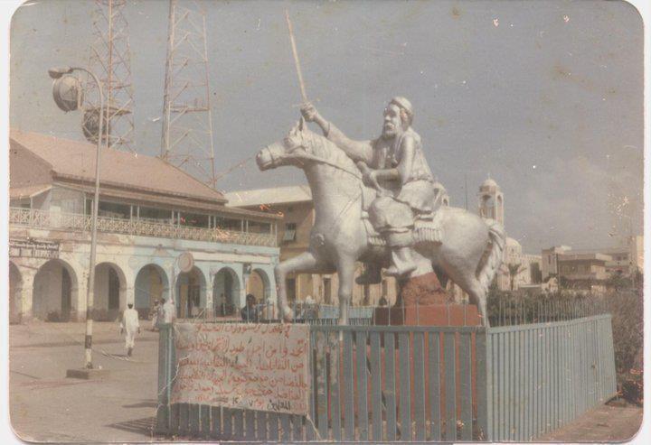 تمثال لبطل الشرق عثمان دقنة