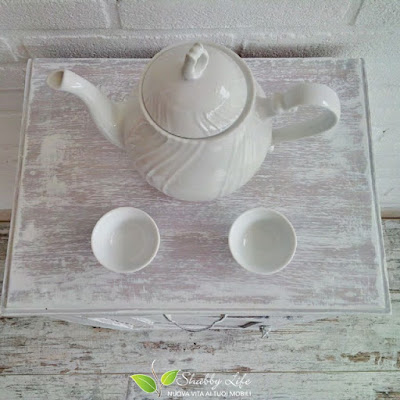 top di un comodino dopo il dry brush