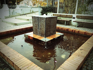 Schondorf am Ammersee: Brunnen vor dem Rathaus 