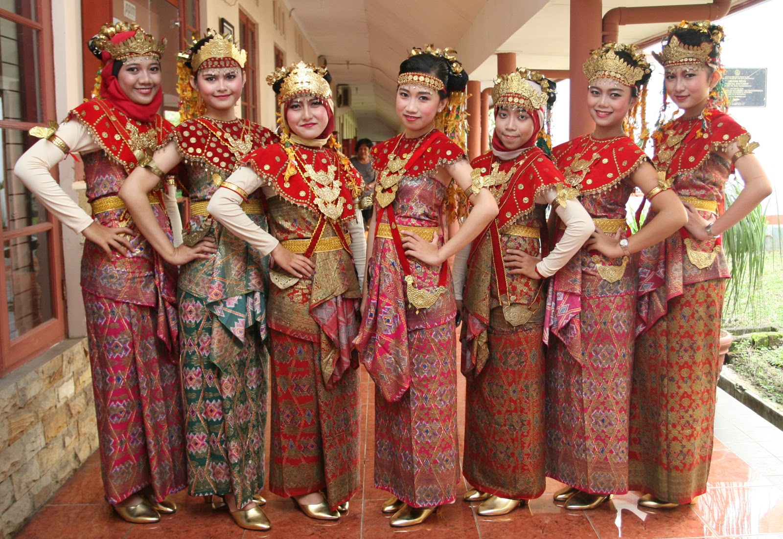 gaun pagar ayu a line