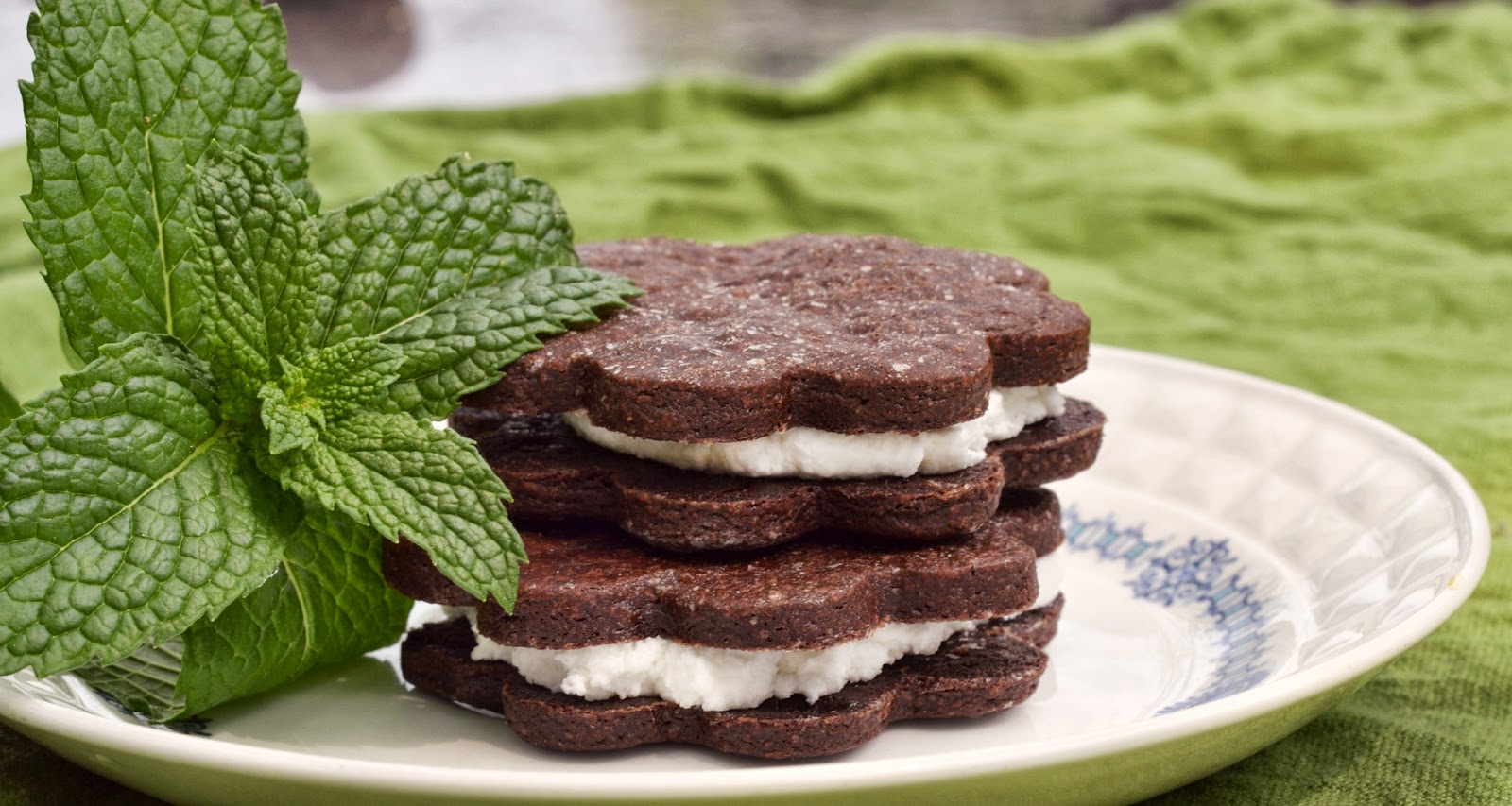 Kitchen Antics! Homemade "Oreos" Chocolate Wafer Cookies with Peppermint Filling
