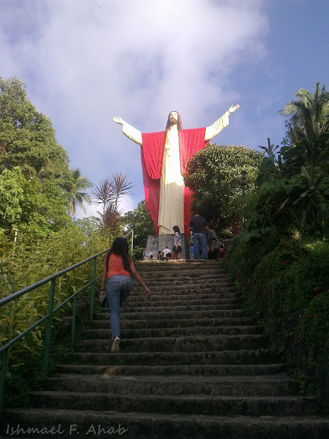 Going up the Kamay ni Hesus Shrine, Lucban