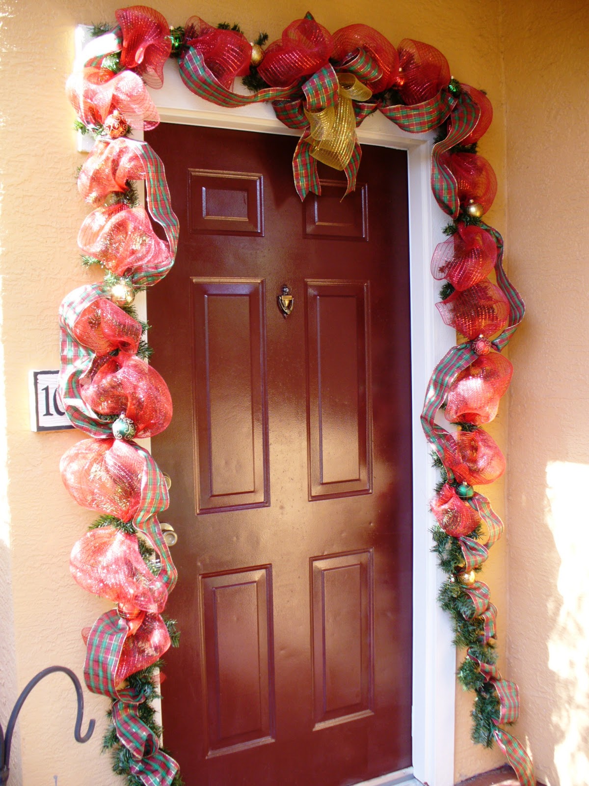 How To Beautiful Christmas Door Garland