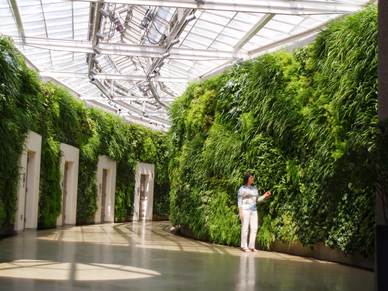 Tips and Ideas For Decorating Outdoor with Artificial Green Walls