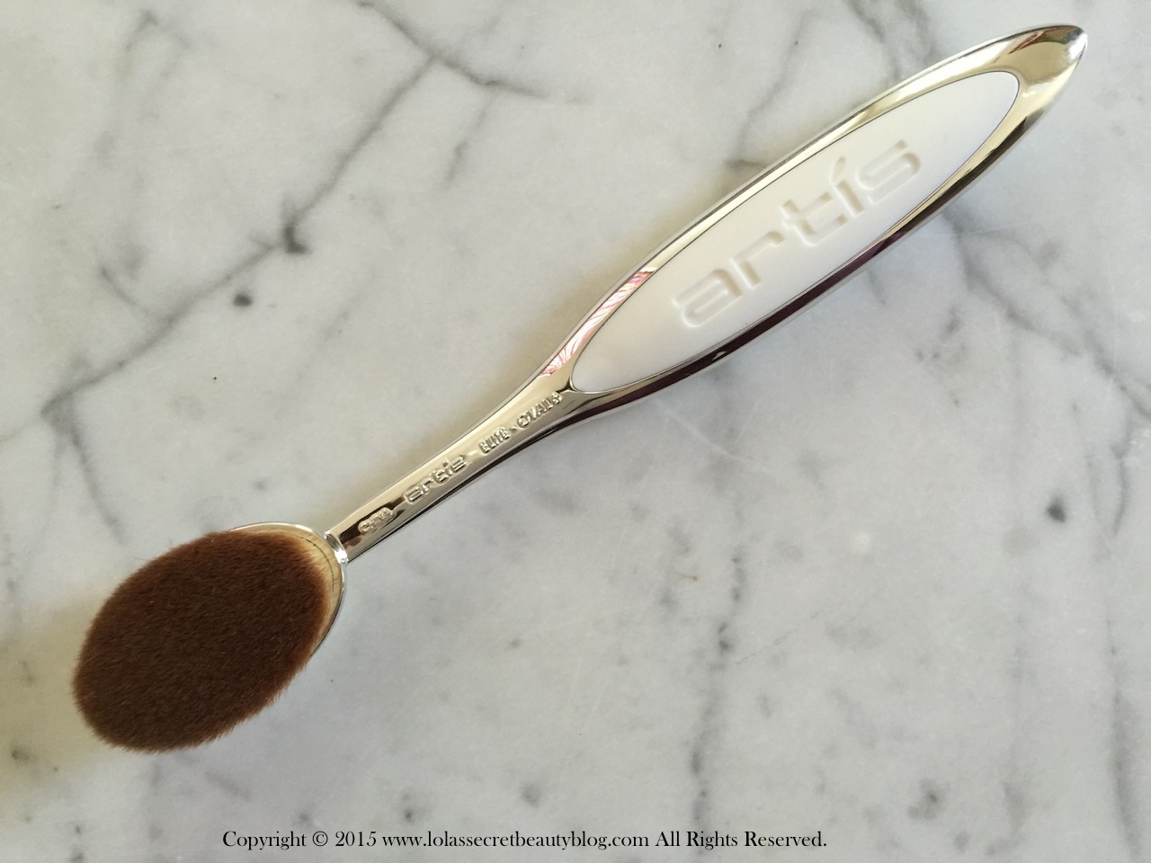 lola's secret beauty blog Artis Oval 6 Brush from the Elite Collection An Elated Review