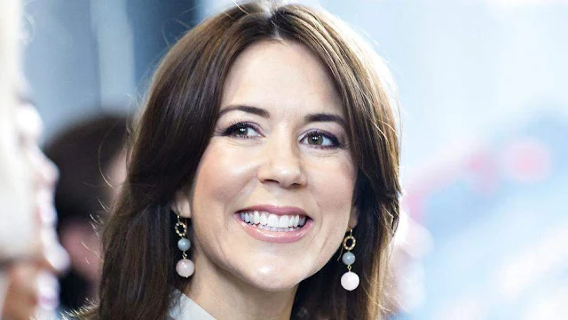 HRH The Crown Princess Mary of Denmark presents Wednesday, February 4, 2015 Cancer Society Merit Award in 2015